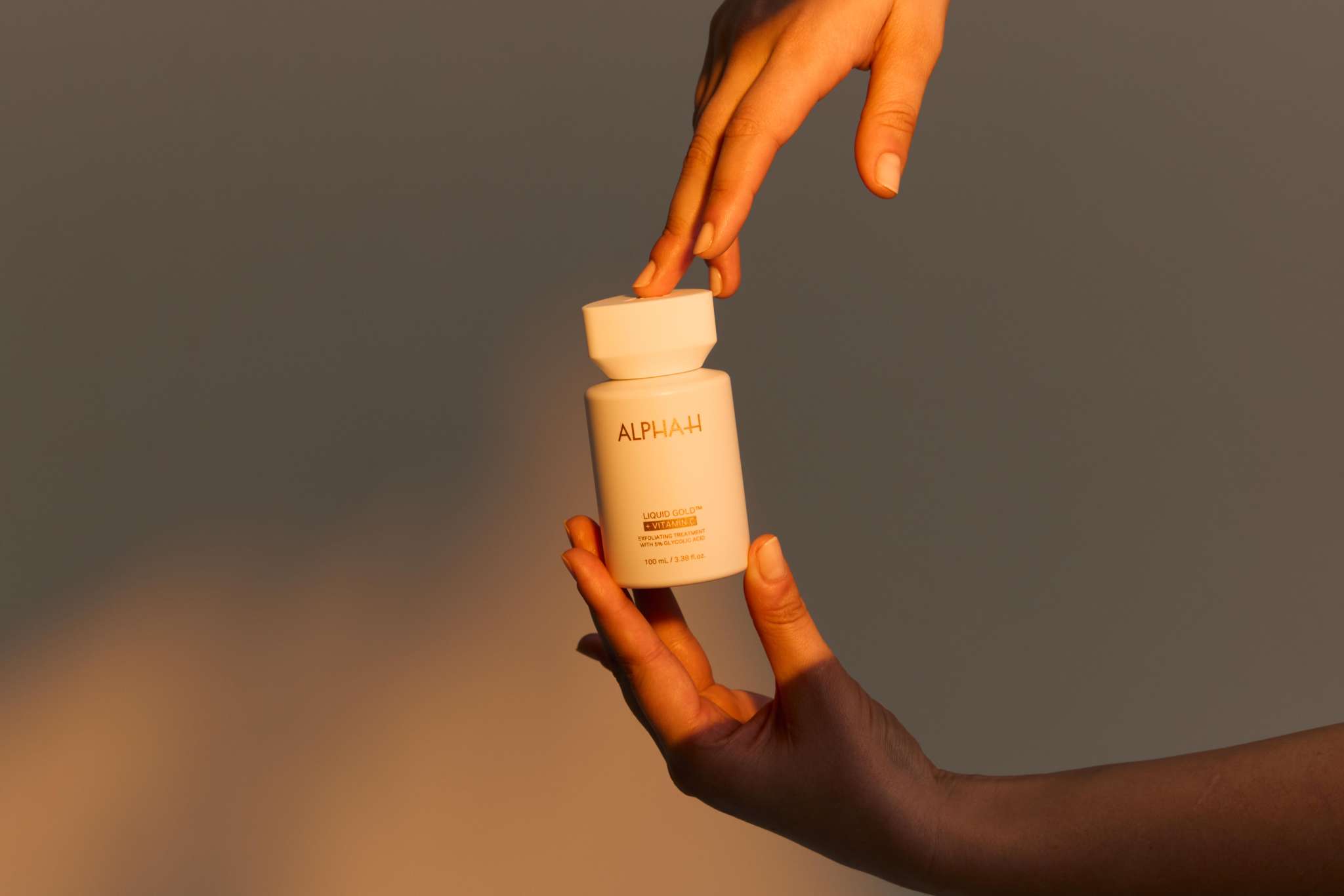 Liquid Gold + Vitamin C – Intensief AHA-exfoliërend serum voor een stralende en egale huid